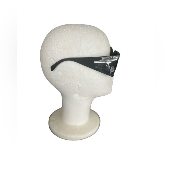 Women Black Oversized Sunglasses. Black Lens with Black Exterior. Good Cond. - Picture 4 of 6